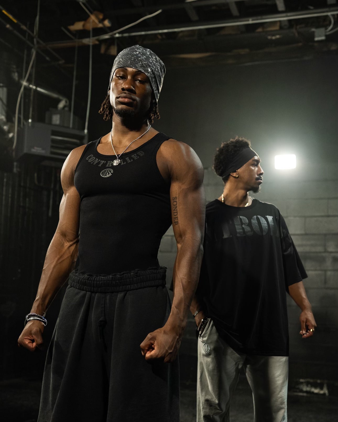Heavyweight vs. Lightweight Gym Shirts: Which Is Better for Bodybuilding? (2026)