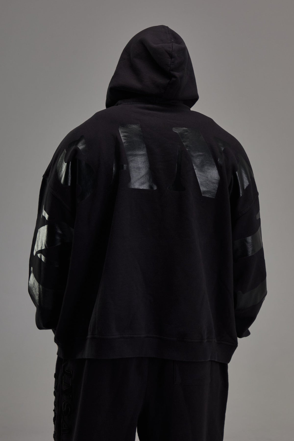Signature Pullover - Blackout