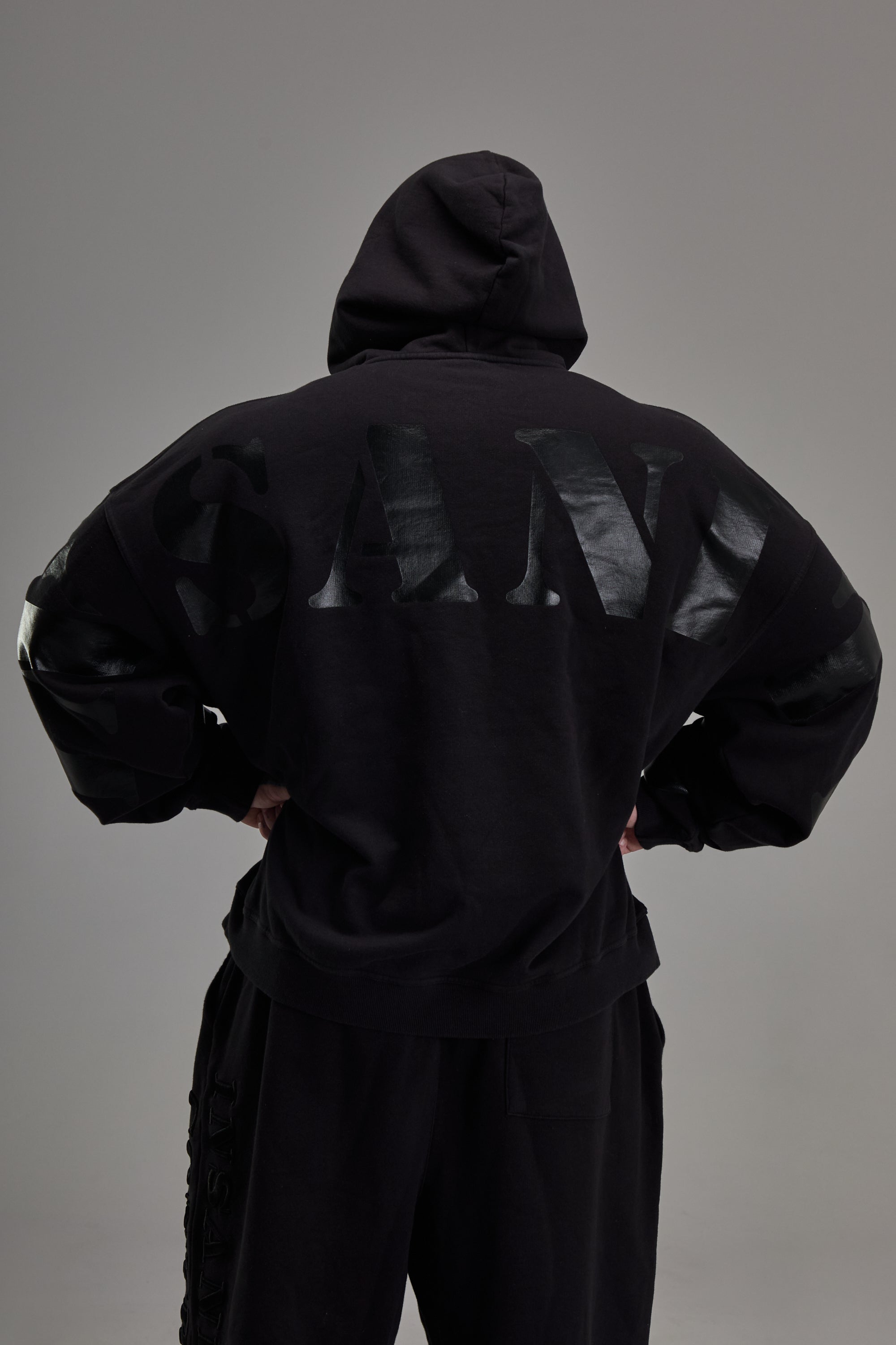 Blackout Pullover – Controlled Insanity