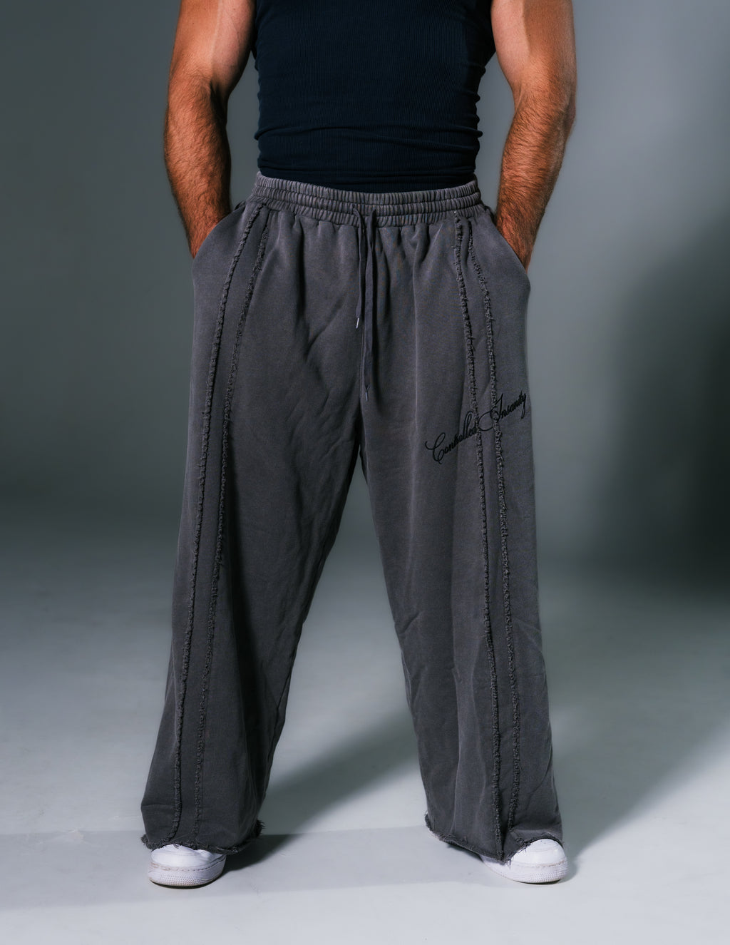 Signature Wideleg Sweats Grey