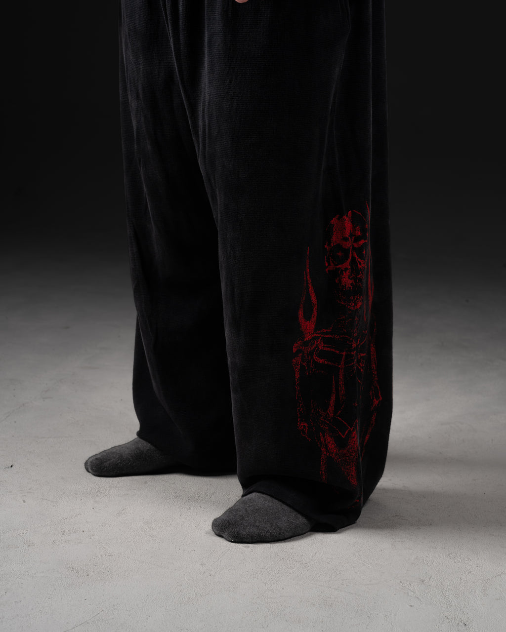 Reaper Waffleknit Sweatpants - Black W/ Red