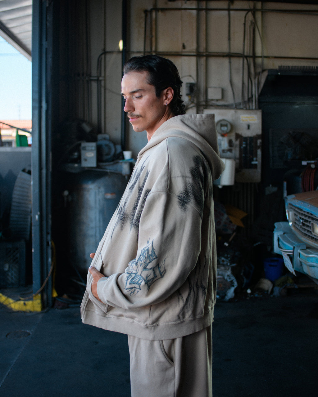 Ghost Zip Up - Creme