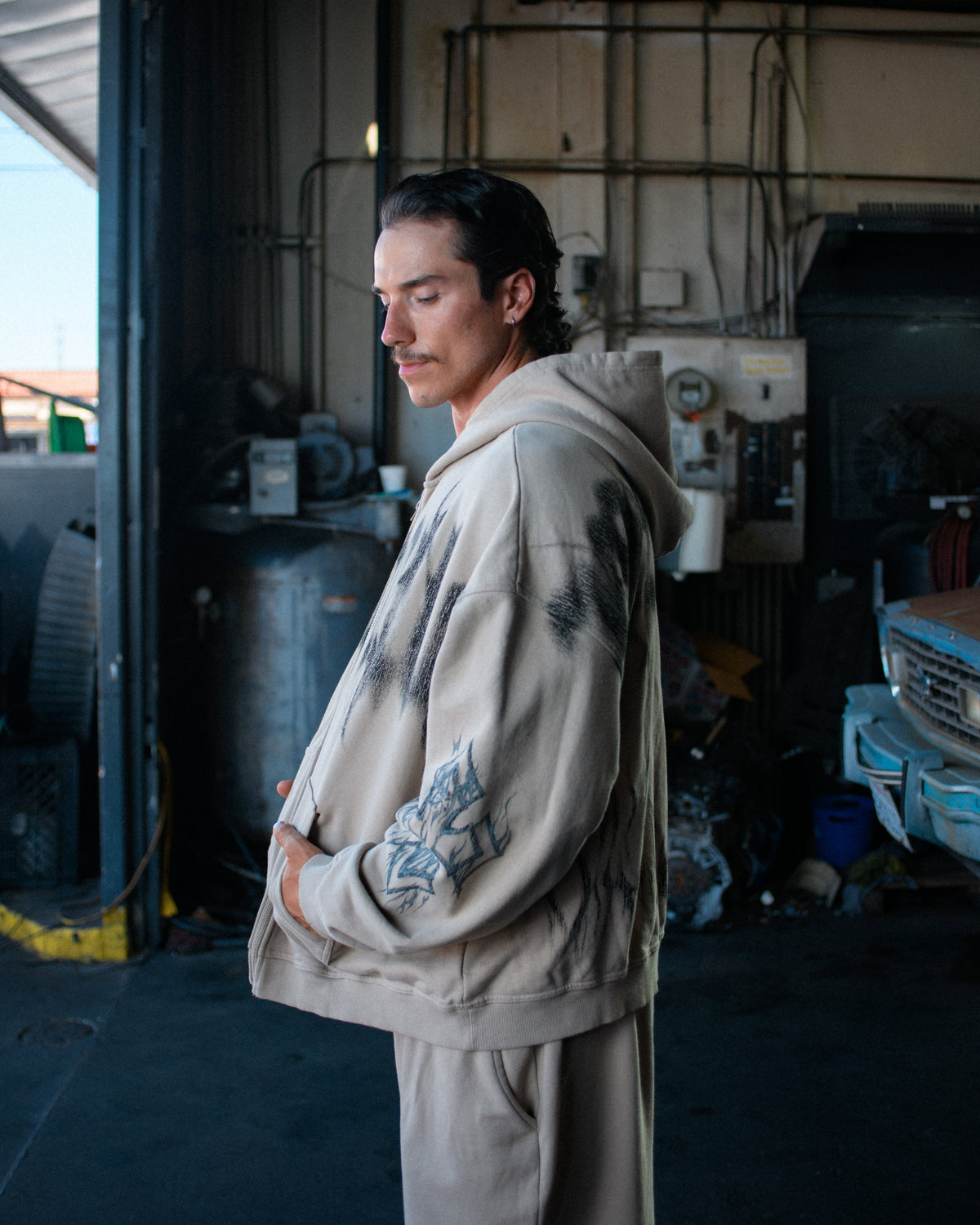 Ghost Zip Up - Creme